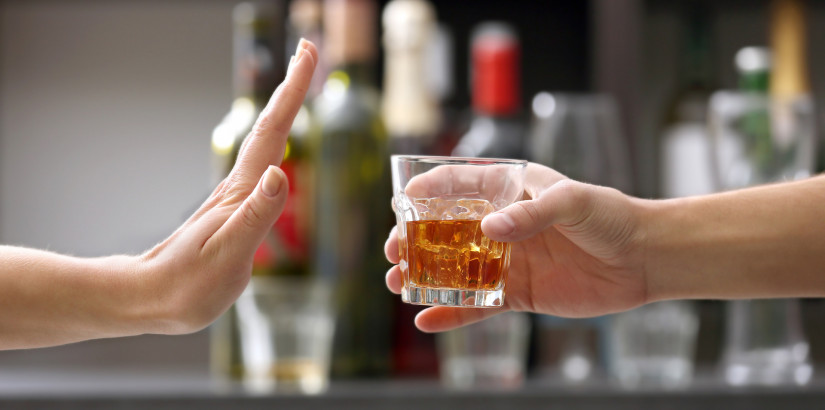 Kdo si může dát v práci sklenku alkoholu? 